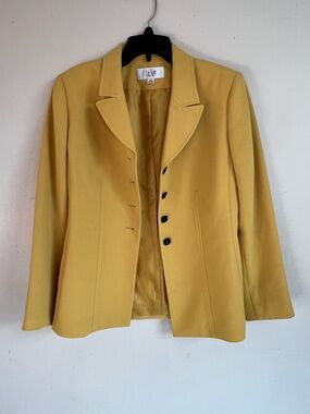 Vintage-inspired Le Suit Women's Mustard Tailored Blazer Jacket